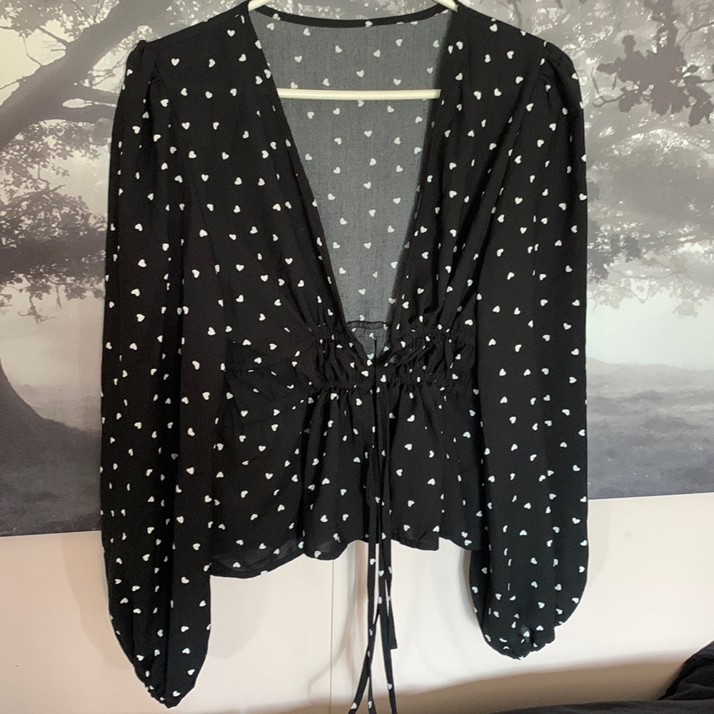Shein black and white hearts blouse L